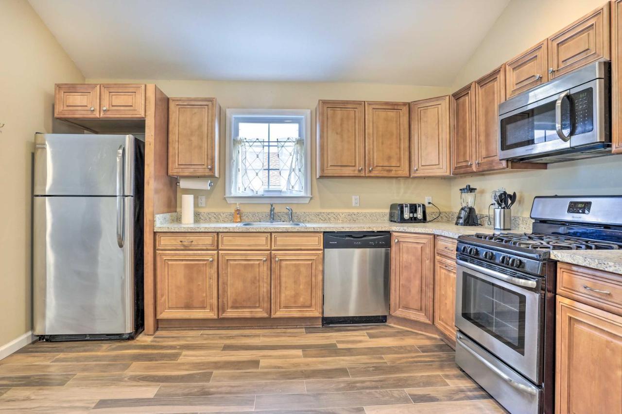 Ideally Located Glen Cove Apartment! Exterior photo